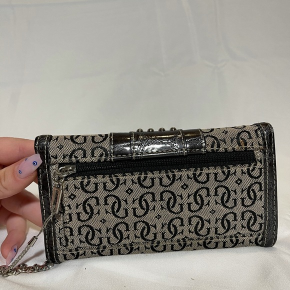 Vintage Guess Wallet - Picture 2 of 3
